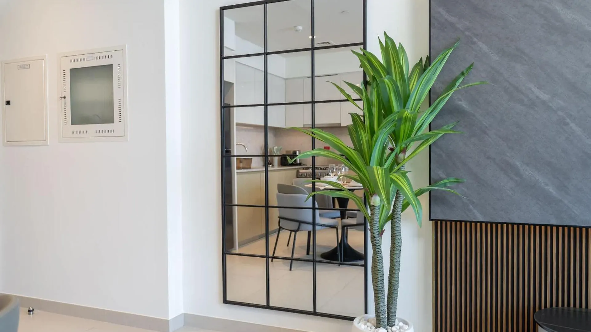 Modern Comfort And Stylish 1-Bedroom In Downtown That Sleeps 2 Dubai Apartment