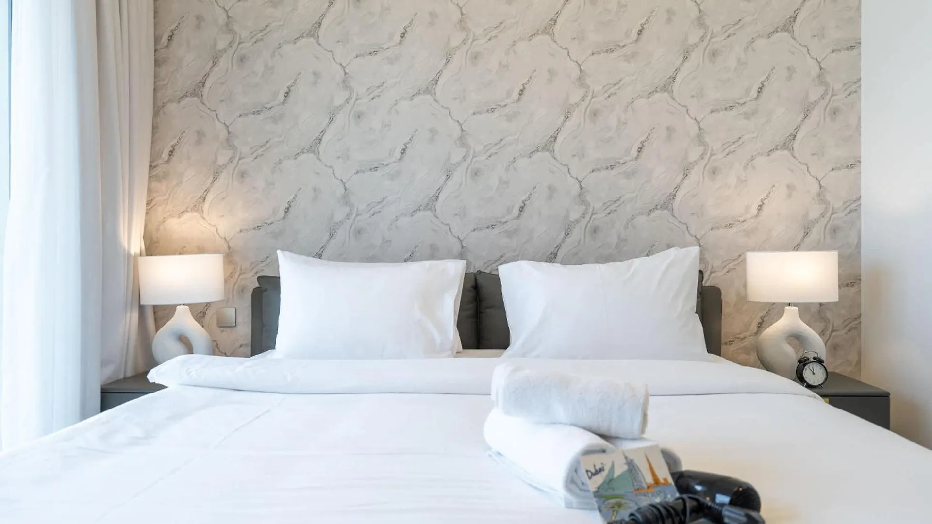 Modern Comfort And Stylish 1-Bedroom In Downtown That Sleeps 2 Dubai Apartment
