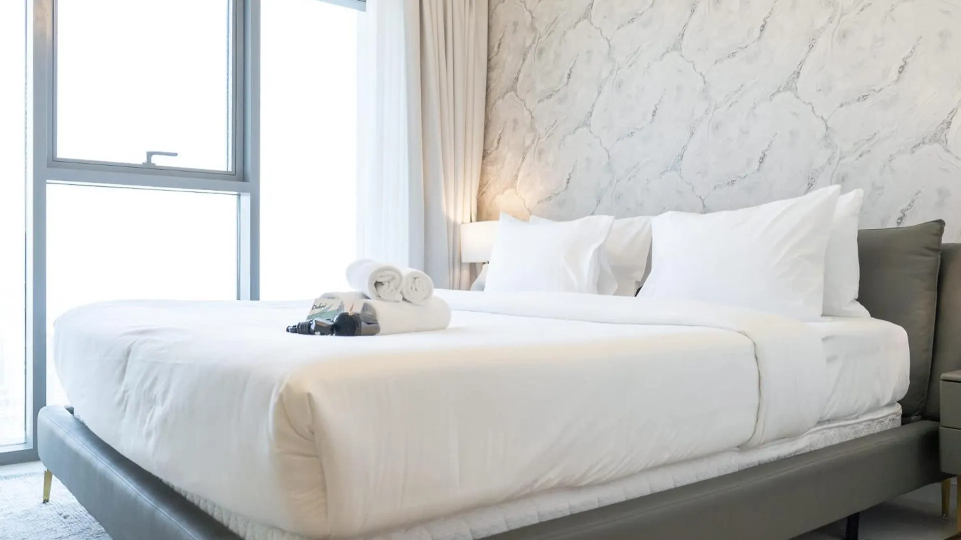 Modern Comfort And Stylish 1-Bedroom In Downtown That Sleeps 2 Dubai Apartment
