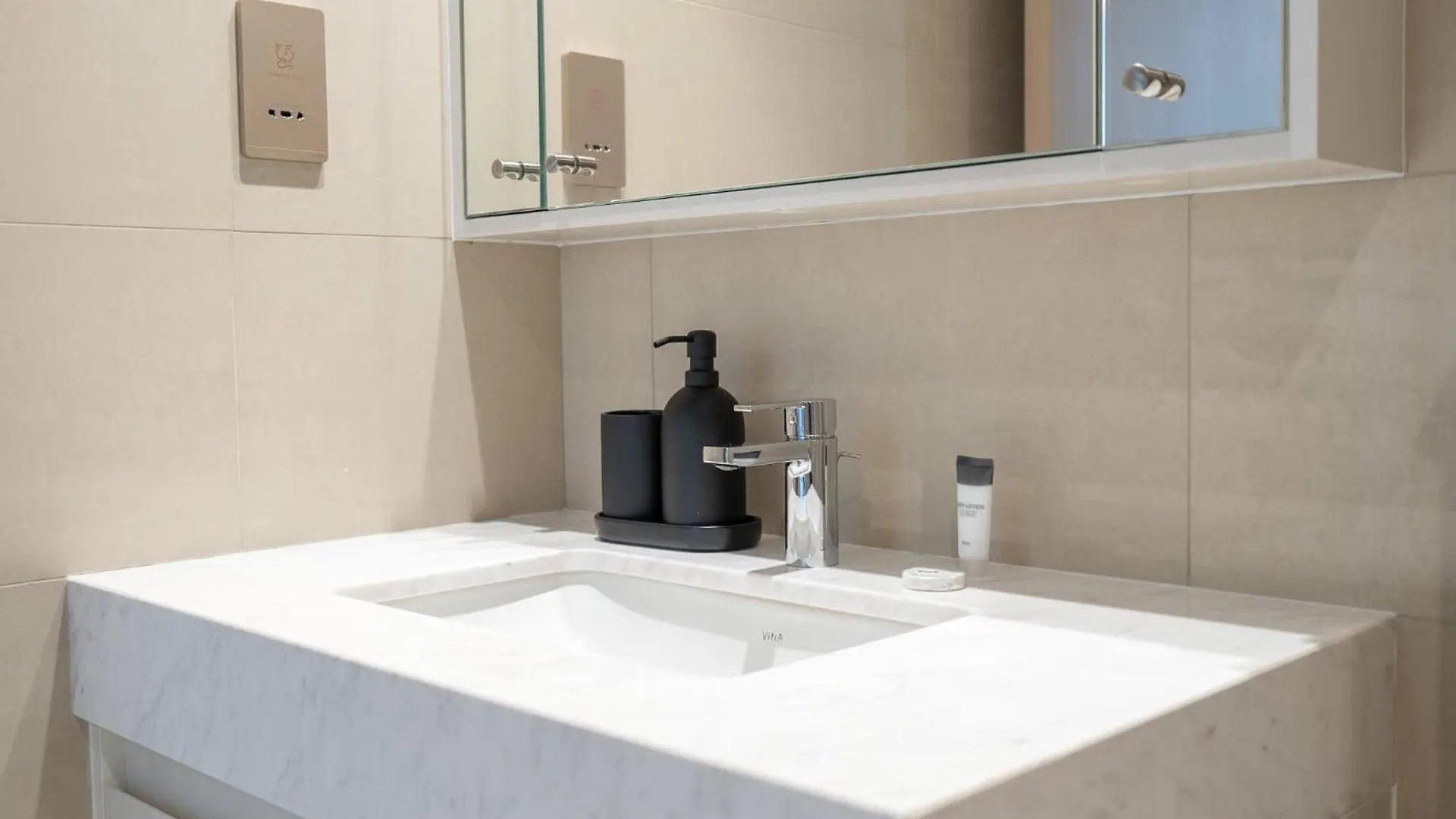 Modern Comfort And Stylish 1-Bedroom In Downtown That Sleeps 2 Dubai 0*,
