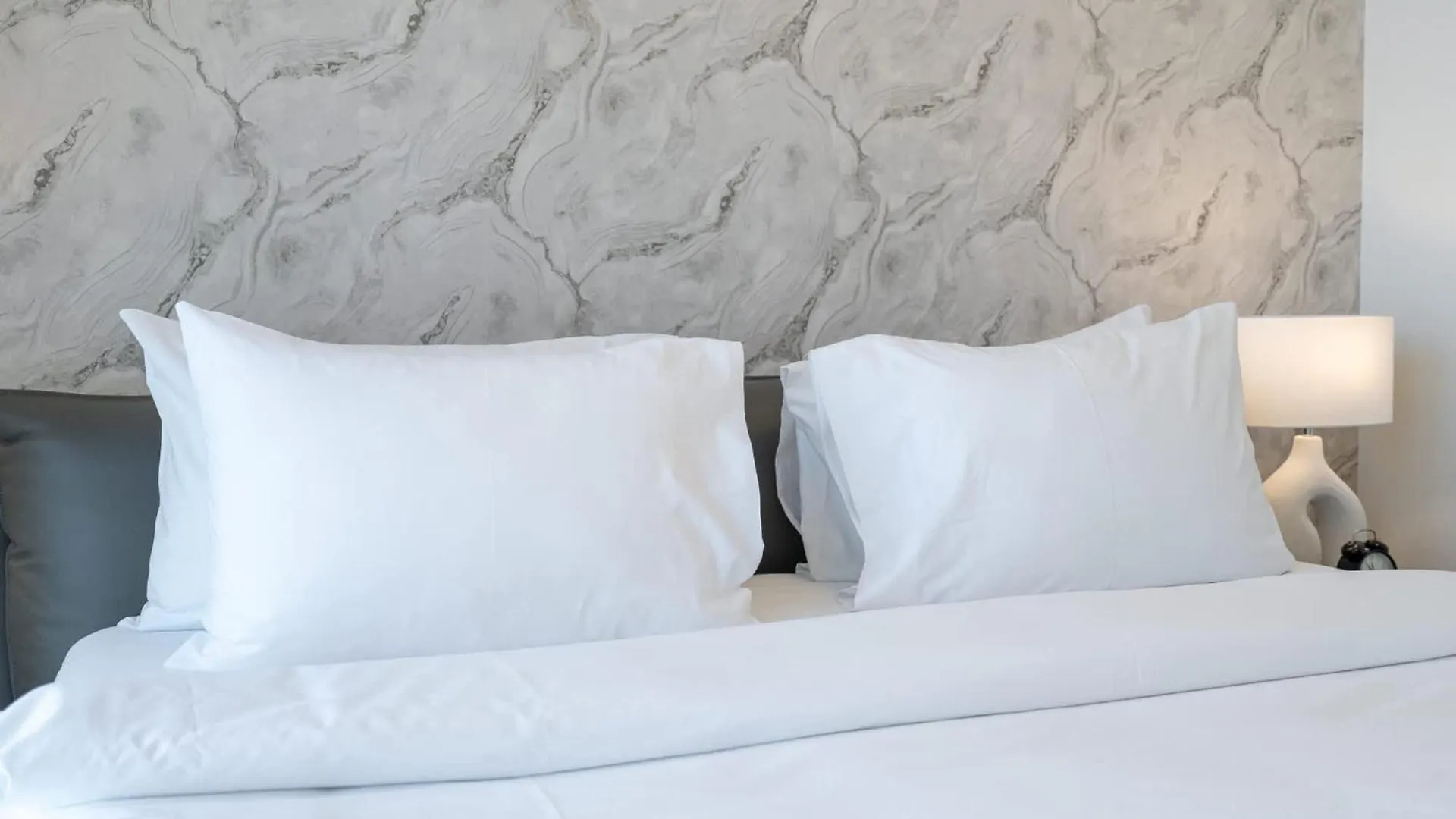 Modern Comfort And Stylish 1-Bedroom In Downtown That Sleeps 2 location
