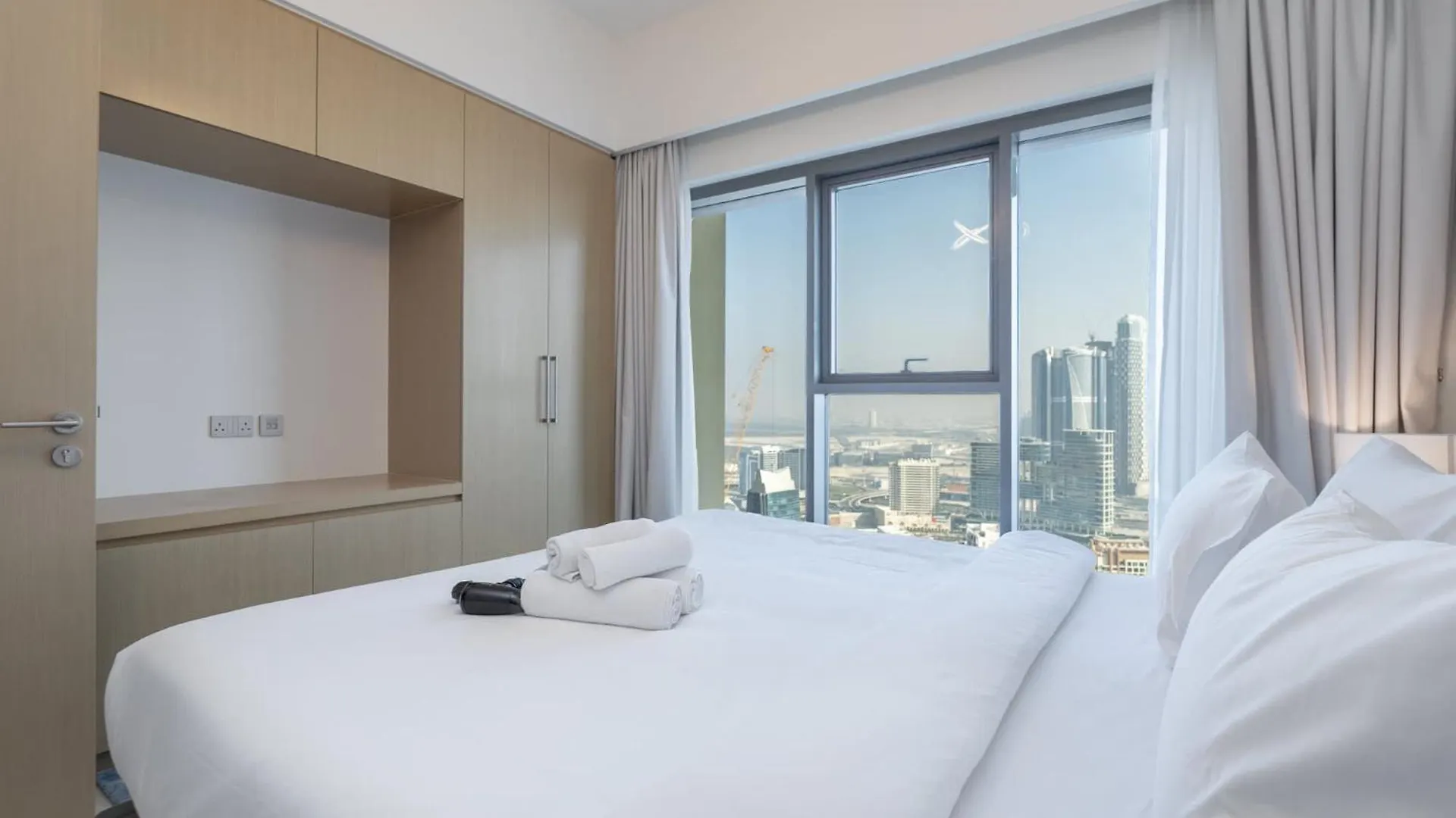 Modern Comfort And Stylish 1-Bedroom In Downtown That Sleeps 2 Dubai Apartment